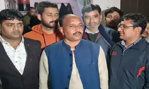 UP ELection : संभल में बीजेपी प्रत्याशी पर हमला! तोड़े गए गाड़ी के शीशे, 2 आरोपी पकड़े गए UP ELection : संभल में बीजेपी प्रत्याशी पर हमला! तोड़े गए गाड़ी के शीशे, 2 आरोपी पकड़े गए