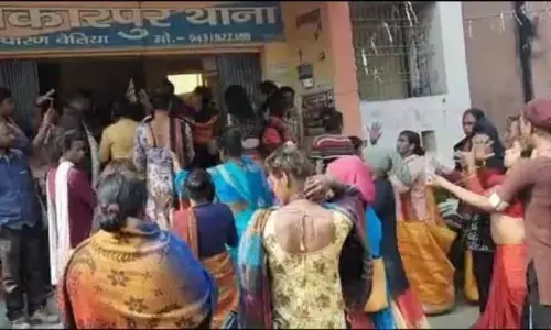 Bihar News : рдерд╛рдирд╛ рдкрд░рд┐рд╕рд░ рдореЗрдВ рдХрд┐рдиреНрдирд░реЛрдВ рдХреЗ рджреЛ рд╕рдореВрд╣ рдиреЗ рдХрд┐рдпрд╛ рдЕрд░реНрдзрдирдЧреНрди рдкреНрд░рджрд░реНрд╢рди, рдЬрд╛рдиреЗрдВ рдХреНрдпрд╛ рд╣реИ рд╡рдЬрд╣? Bihar News : рдерд╛рдирд╛ рдкрд░рд┐рд╕рд░ рдореЗрдВ рдХрд┐рдиреНрдирд░реЛрдВ рдХреЗ рджреЛ рд╕рдореВрд╣ рдиреЗ рдХрд┐рдпрд╛ рдЕрд░реНрдзрдирдЧреНрди рдкреНрд░рджрд░реНрд╢рди, рдЬрд╛рдиреЗрдВ рдХреНрдпрд╛ рд╣реИ рд╡рдЬрд╣?