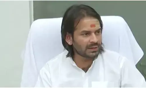 PMCH में नर्सों पर लाठीचार्ज पर भड़के तेज प्रताप, नीतीश सरकार पर बोला हमला PMCH में नर्सों पर लाठीचार्ज पर भड़के तेज प्रताप, नीतीश सरकार पर बोला हमला