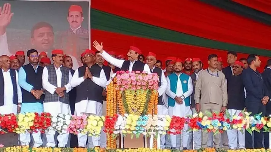 UP Election: अखिलेश यादव ने सीएम योगी पर साधा निशाना, कहा- गर्मी निकालने की बात करते थे बाबा, अब उनके कार्यकर्ता हो गए ठंडे