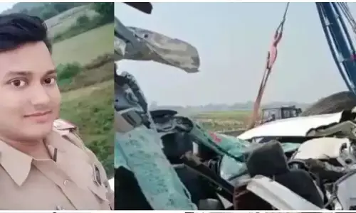 पूर्वांचल एक्सप्रेसवे पर कंटेनर में घुसी एसयूवी, मां समेत उपनिरीक्षक की मौत पूर्वांचल एक्सप्रेसवे पर कंटेनर में घुसी एसयूवी, मां समेत उपनिरीक्षक की मौत