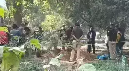 Kashganj Murder Case : कब्र से निकाला गया अल्ताफ का शव, भेजा जाएगा एम्स