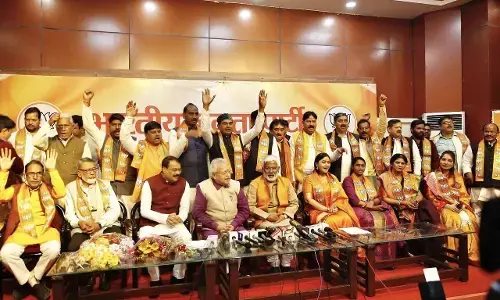 अपना दल (के) के प्रदेश अध्यक्ष, एक्ट्रेस शिखा मिश्रा समेत दर्जनों BJP में हुए शामिल, प्रदेश अध्यक्ष स्वतंत्र देव सिंह ने दिलाई सदस्यता अपना दल (के) के प्रदेश अध्यक्ष, एक्ट्रेस शिखा मिश्रा समेत दर्जनों BJP में हुए शामिल, प्रदेश अध्यक्ष स्वतंत्र देव सिंह ने दिलाई सदस्यता