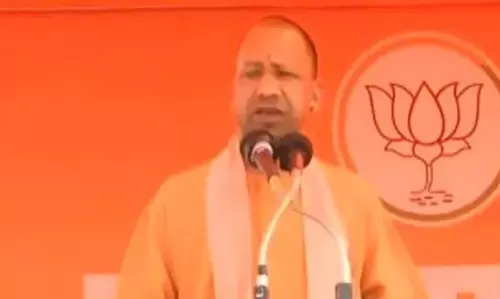 मुलायम के रिश्तेदार के लिए सीएम योगी ने मांगे वोट, आखिर ऐसा क्या हो गया ? मुलायम के रिश्तेदार के लिए सीएम योगी ने मांगे वोट, आखिर ऐसा क्या हो गया ?