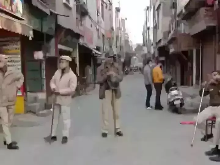 Delhi News : ओल्ड सीमापुरी में बंद घर में मिला संदिग्ध बैग, मौके पर पहुंची पुलिस Delhi News : ओल्ड सीमापुरी में बंद घर में मिला संदिग्ध बैग, मौके पर पहुंची पुलिस