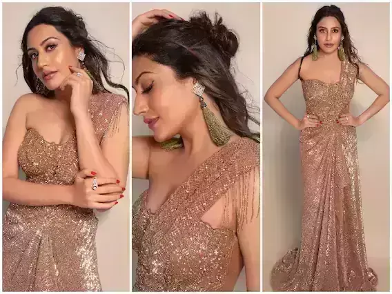 शिमरी ड्रेस में सुरभि चंदना ने दिखाई अपनी अदाएं, सोशल मीडिया पर लगाई आग शिमरी ड्रेस में सुरभि चंदना ने दिखाई अपनी अदाएं, सोशल मीडिया पर लगाई आग