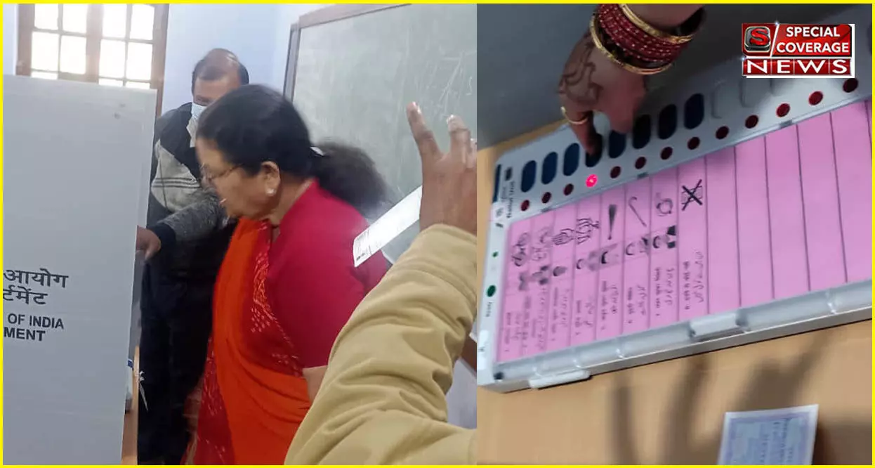 UP Election 3rd Phase: कानपुर मेयर प्रमिला पांडेय ने उड़ाई नियमों की धज्जियां, BJP को वोट देते शेयर की फोटो, दर्ज हुआ केस UP Election 3rd Phase: कानपुर मेयर प्रमिला पांडेय ने उड़ाई नियमों की धज्जियां, BJP को वोट देते शेयर की फोटो, दर्ज हुआ केस