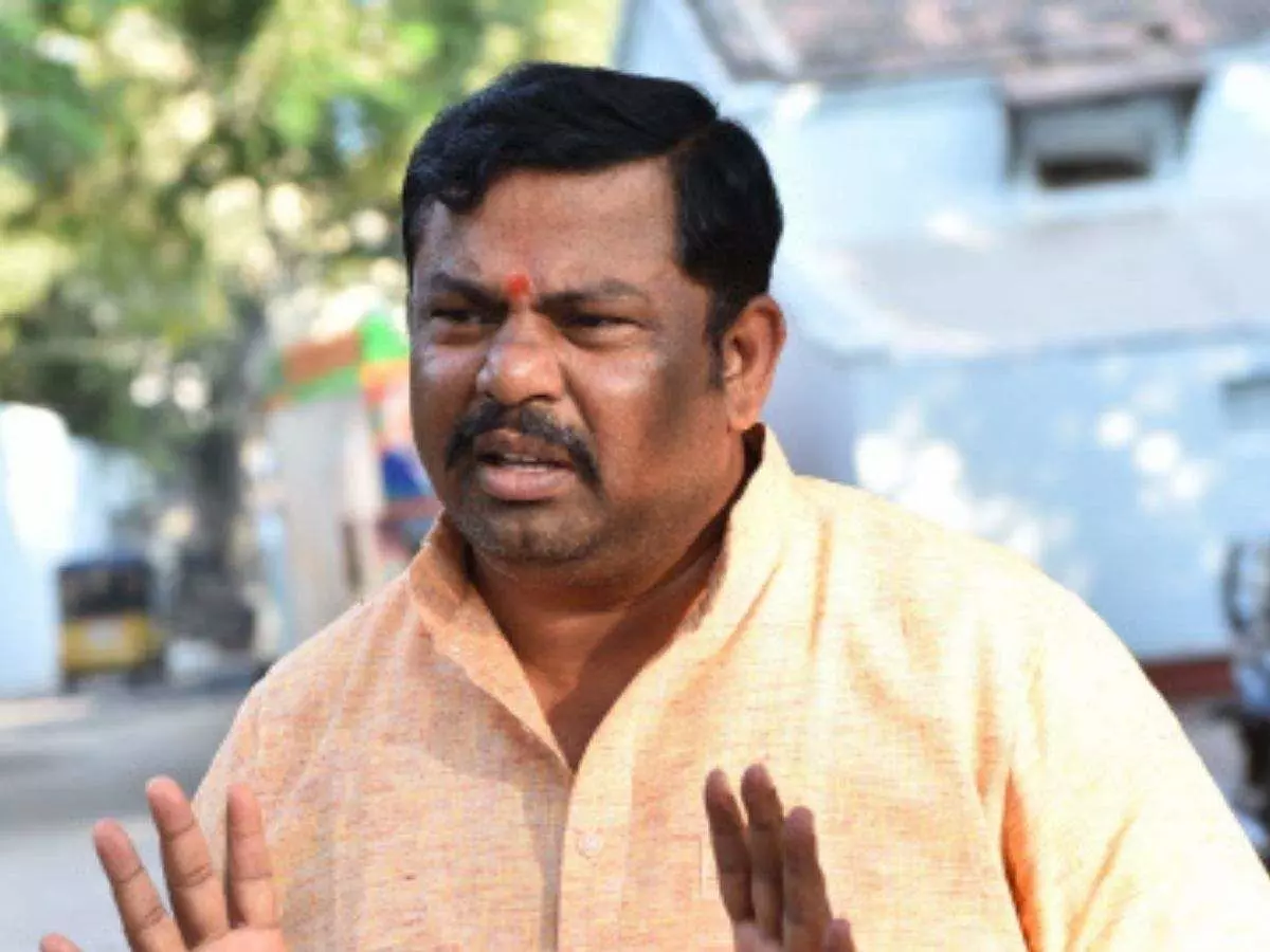मुश्किल में फंसे BJP विधायक टी राजा? चुनाव आयोग ने लिया ये एक्शन, योगी के बुलडोजर को लेकर दिया था ये बयान मुश्किल में फंसे BJP विधायक टी राजा? चुनाव आयोग ने लिया ये एक्शन, योगी के बुलडोजर को लेकर दिया था ये बयान