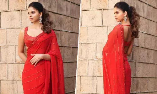 Suhana Khan Sexy Video: Shah Rukh Khan की बेटी Suhana Khan ने लाल साड़ी में ढाया कहर, हॉट फोटो हुई वायरल Suhana Khan Sexy Video: Shah Rukh Khan की बेटी Suhana Khan ने लाल साड़ी में ढाया कहर, हॉट फोटो हुई वायरल