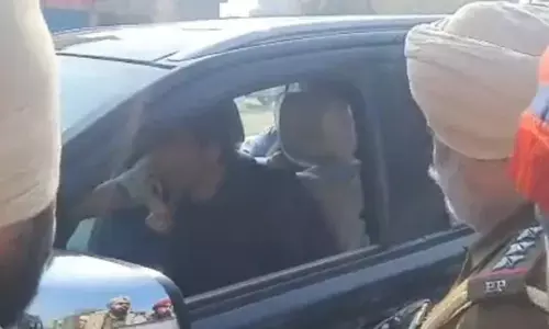 рдЪреБрдирд╛рд╡ рдЖрдпреЛрдЧ рдиреЗ рд╕реАрдЬ рдХреА рд╕реЛрдиреВ рд╕реВрдж рдХреА рдЧрд╛рдбрд╝реА, рдЬрд╛рдиреЗрдВ рдЖрдЦрд┐рд░ рдорд╛рдорд▓рд╛ рдХреНрдпрд╛ рд╣реИ ? рдЪреБрдирд╛рд╡ рдЖрдпреЛрдЧ рдиреЗ рд╕реАрдЬ рдХреА рд╕реЛрдиреВ рд╕реВрдж рдХреА рдЧрд╛рдбрд╝реА, рдЬрд╛рдиреЗрдВ рдЖрдЦрд┐рд░ рдорд╛рдорд▓рд╛ рдХреНрдпрд╛ рд╣реИ ?