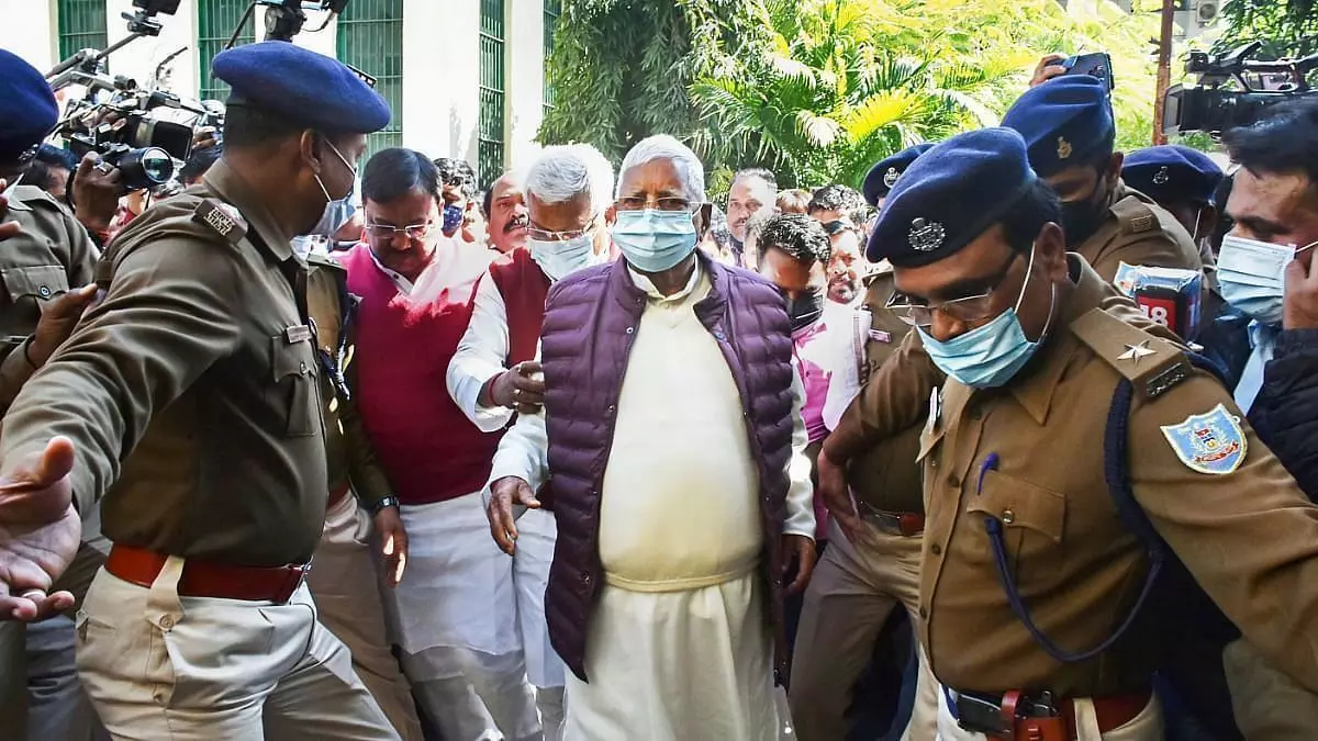 Lalu Fodder Scam : 5 केस, 32.5 साल की कैद, 1.55 करोड़ जुर्माना, जानें- चारा घोटाले के किस मामले में लालू को कितनी सजा? Lalu Fodder Scam : 5 केस, 32.5 साल की कैद, 1.55 करोड़ जुर्माना, जानें- चारा घोटाले के किस मामले में लालू को कितनी सजा?