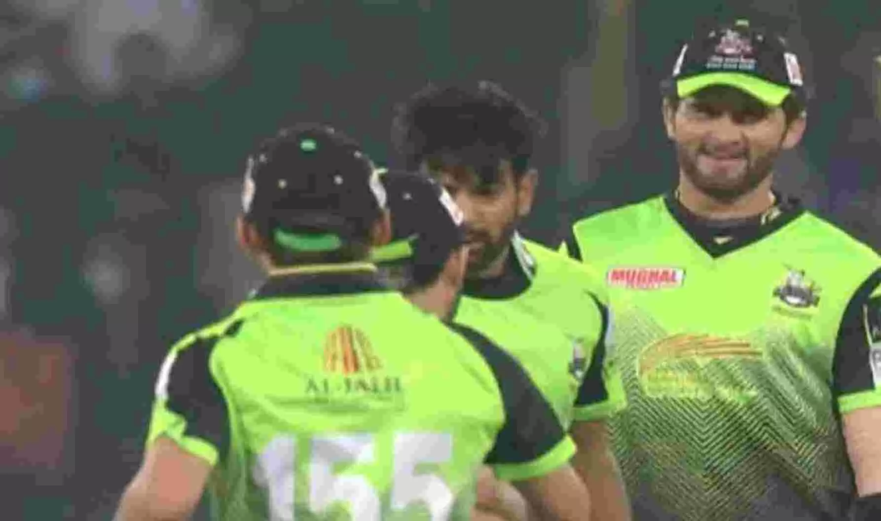 PSL में मच गया बड़ा बवाल, बीच मैदान पर गेंदबाज ने अपनी ही टीम के प्लेयर को जड़ा जोरदार थप्पड़ PSL में मच गया बड़ा बवाल, बीच मैदान पर गेंदबाज ने अपनी ही टीम के प्लेयर को जड़ा जोरदार थप्पड़