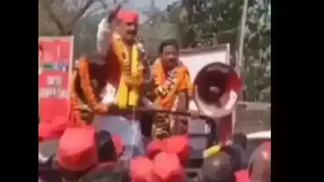 अपने घर भाजपा का झंडा देख रोए सपा प्रत्याशी, प्रचार के दौरान हुए बेहोश, video Viral