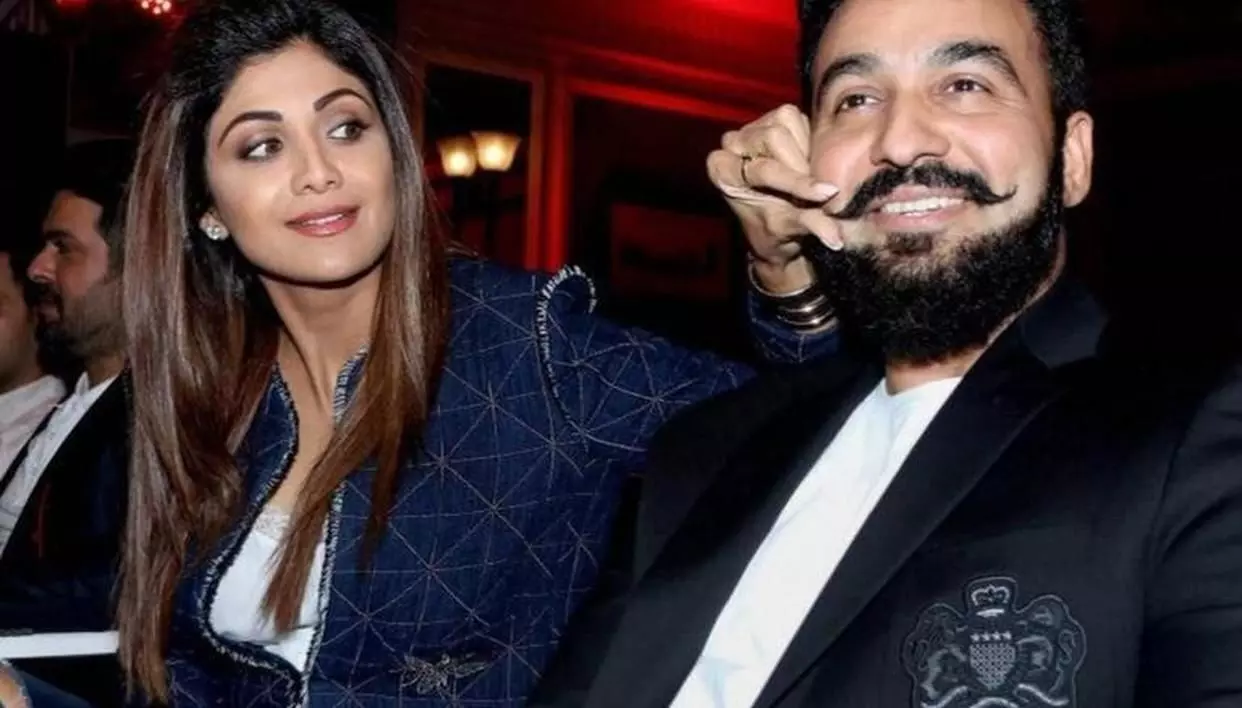 Raj Kundra Porn Video Case: Porn Video फिल्म मामले में मुंबई पुलिस की बड़ी कार्रवाई, 4 लोगों को किया गया गिरफ्तार Raj Kundra Porn Video Case: Porn Video फिल्म मामले में मुंबई पुलिस की बड़ी कार्रवाई, 4 लोगों को किया गया गिरफ्तार