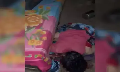 पति ने पत्नी को फावड़े से काटकर की हत्या पति ने पत्नी को फावड़े से काटकर की हत्या