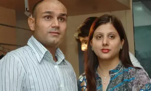 वीरेंद्र सहवाग की पत्नी आरती कोर्ट में हुईं पेश, जानें क्या है पूरा मामला वीरेंद्र सहवाग की पत्नी आरती कोर्ट में हुईं पेश, जानें क्या है पूरा मामला