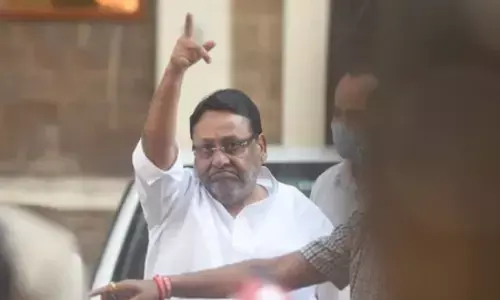नवाब मलिक की गिरफ्तारी से महाराष्ट्र में सियासी भूचाल, बीजेपी ने मांगा इस्तीफा, पवार के घर इमरजेंसी मीटिंग शुरू नवाब मलिक की गिरफ्तारी से महाराष्ट्र में सियासी भूचाल, बीजेपी ने मांगा इस्तीफा, पवार के घर इमरजेंसी मीटिंग शुरू