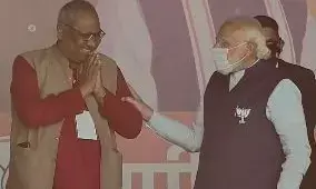 पीएम के मंच पर चढ़ते वक्त सीढ़ी से गिरकर घायल हुए भाजपा प्रत्याशी पीएम के मंच पर चढ़ते वक्त सीढ़ी से गिरकर घायल हुए भाजपा प्रत्याशी