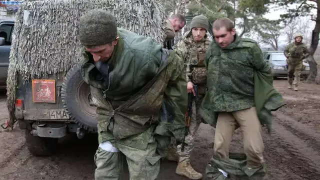 जंग के 24 घंटे बाद जानें यूक्रेन का क्या है हाल?