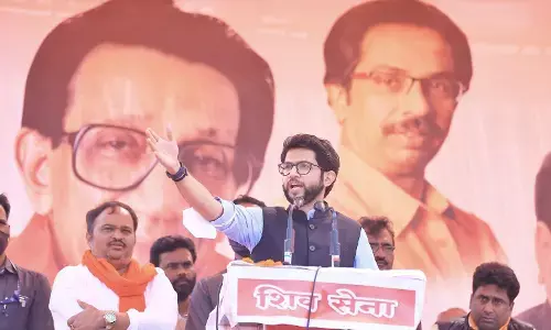 महाराष्ट्र सरकार के कैबिनेट मंत्री आदित्य ठाकरे बोले, मैंने यूपी में राजू को तीर कमान दे दिया है महाराष्ट्र सरकार के कैबिनेट मंत्री आदित्य ठाकरे बोले, मैंने यूपी में राजू को तीर कमान दे दिया है