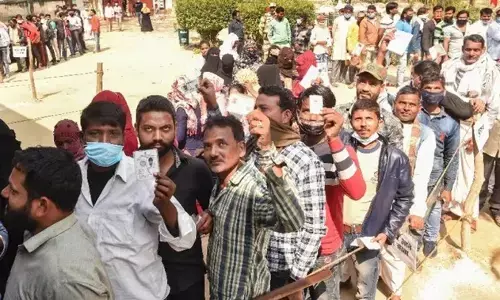 UP Election 5th Phase: जानें तीन बजे तककितने प्रतिशत हुई वोटिंग, चित्रकूट में सबसे ज्यादा तो प्रयागराज में धीमी