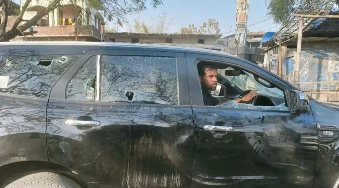 स्वामी प्रसाद मौर्य के काफिले पर पथराव, कई गाड़ियों के शीशे टूटे, BJP समर्थकों पर आरोप