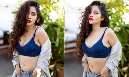 Urfi Javed Sexy VIDEO: उर्फी जावेद ने सेक्सी ब्लू ब्रा में लगाया हॉटनेस का तड़का Urfi Javed Sexy VIDEO: उर्फी जावेद ने सेक्सी ब्लू ब्रा में लगाया हॉटनेस का तड़का
