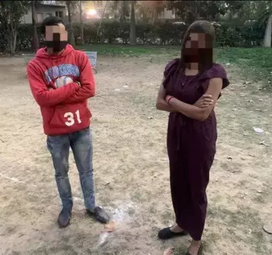 स्पा सेंटर की आड़ में हो रहा था गंदा काम, जानें ग्राहकों को कैसे दी जा रही थी सुविधा, पकड़े गए युवक युवती स्पा सेंटर की आड़ में हो रहा था गंदा काम, जानें ग्राहकों को कैसे दी जा रही थी सुविधा, पकड़े गए युवक युवती