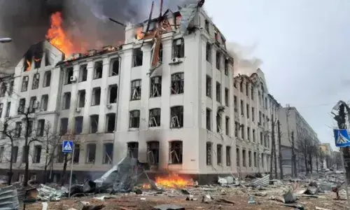 Russia Ukraine war: मिलिट्री अकादमी पर मिसाइल हमले से दहला खारकीव, वीडियो में दिखा भयानक नजारा Russia Ukraine war: मिलिट्री अकादमी पर मिसाइल हमले से दहला खारकीव, वीडियो में दिखा भयानक नजारा