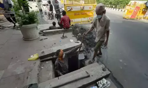 सेप्टिक टैंक की सफाई के दौरान बड़ा हादसा, दम घुटने से चार लोगों की मौत सेप्टिक टैंक की सफाई के दौरान बड़ा हादसा, दम घुटने से चार लोगों की मौत