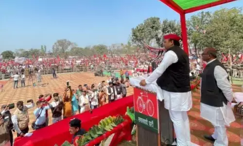 परिवारवाद के आरोपों पर अखिलेश यादव मे किया पलटवार, बोले- धुआं वाले धुआं-धुआं हो जाएंगे परिवारवाद के आरोपों पर अखिलेश यादव मे किया पलटवार, बोले- धुआं वाले धुआं-धुआं हो जाएंगे