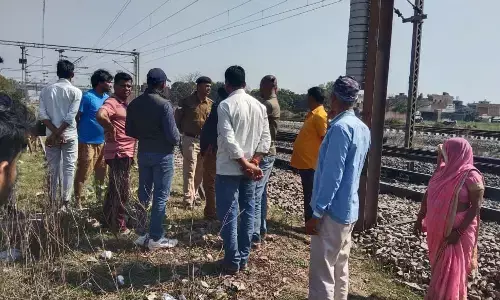 ट्रैन की टक्कर लगने से युवक की दर्दनाक मौत ट्रैन की टक्कर लगने से युवक की दर्दनाक मौत