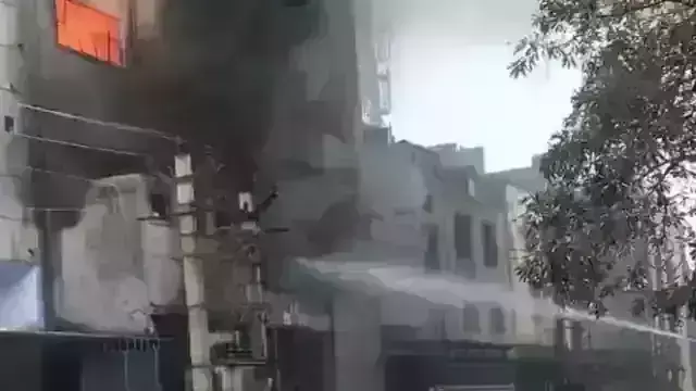 नरेला के कारखाने में लगी आग, दमकल की 14 गाड़ियों ने पाया आग पर काबू