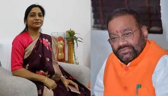 सांसद बेटी संघमित्रा और बेटे पर एक्शन के बाद स्वामी प्रसाद को नोटिस, जानें क्या है मामला सांसद बेटी संघमित्रा और बेटे पर एक्शन के बाद स्वामी प्रसाद को नोटिस, जानें क्या है मामला