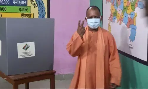 वोट डालने के बाद सीएम योगी बोले- यूपी में हर तरफ बीजेपी की लहर, छठे चरण में छक्का, सातवें में बनेगा रिकॉर्ड वोट डालने के बाद सीएम योगी बोले- यूपी में हर तरफ बीजेपी की लहर, छठे चरण में छक्का, सातवें में बनेगा रिकॉर्ड