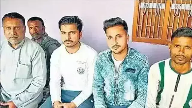 यूक्रेन में तिरंगा लेकर पाकिस्तानी भी बचा रहे हैं अपनी जान