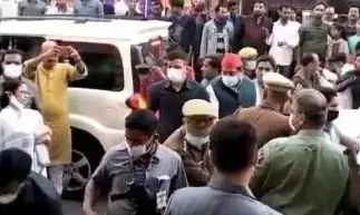 काशी में ममता बनर्जी को काला झंडा दिखाने के मामले में केस दर्ज