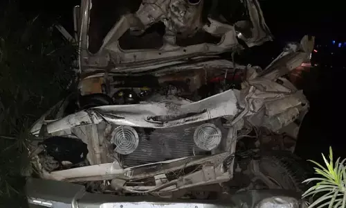 Road Accident in Basti: बस्ती में भीषण सड़क हादसा, ड्यूटी पर जा रहे सीआरपीएफ के तीन जवानों की मौत। Road Accident in Basti: बस्ती में भीषण सड़क हादसा, ड्यूटी पर जा रहे सीआरपीएफ के तीन जवानों की मौत।