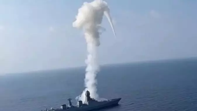 भारतीय नौसेना ब्रह्मोस मिसाइल के एडवांस वर्जन का सफलतापूर्वक परीक्षण किया, देखे वीडियो