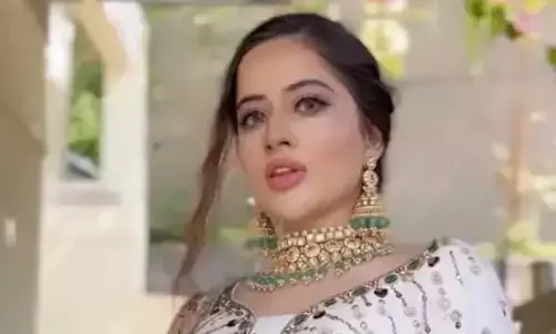 उर्फी जावेद के लेटेस्ट लहंगा लुक को देख यूजर ने दी ये सलाह उर्फी जावेद के लेटेस्ट लहंगा लुक को देख यूजर ने दी ये सलाह