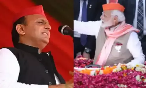 पीएम मोदी की केसरिया टोपी पर अखिलेश यादव का पलटवार पीएम मोदी की केसरिया टोपी पर अखिलेश यादव का पलटवार