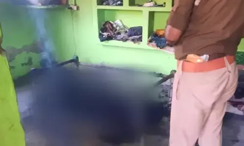 पिता की हत्या के बाद शव को रजाई में लपेटकर लगा दी आग, जानें क्या है पूरा मामला पिता की हत्या के बाद शव को रजाई में लपेटकर लगा दी आग, जानें क्या है पूरा मामला