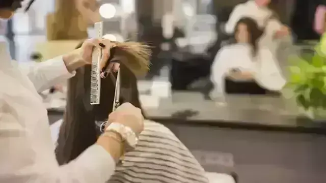 पत्नी को पसंद नहीं आया मेकअप, पति ने सैलून में करवा दी तोड़-फोड़ पत्नी को पसंद नहीं आया मेकअप, पति ने सैलून में करवा दी तोड़-फोड़