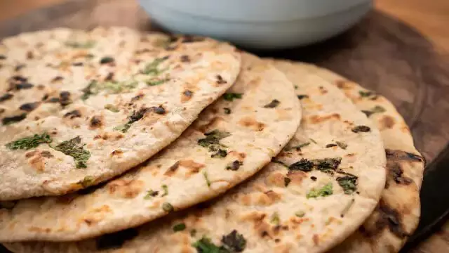 घर में बनाएं स्पेशल कश्मीरी रोटी, जानें रेसिपी घर में बनाएं स्पेशल कश्मीरी रोटी, जानें रेसिपी
