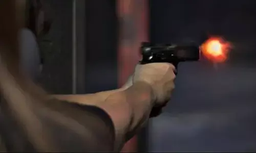 दिल्ली में दिल दहलाने वाली वारदात : युवक ने पत्नी के साथ सालों और सलहज को गोलियों से भूना, तीन की मौत, जानें- क्या रही वजह दिल्ली में दिल दहलाने वाली वारदात : युवक ने पत्नी के साथ सालों और सलहज को गोलियों से भूना, तीन की मौत, जानें- क्या रही वजह