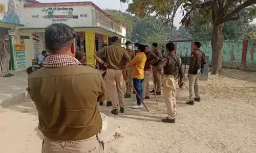 जौनपुर में ग्रामीणों ने किया वोट का बहिष्कार, जाने लोगो ने ऐसा क्यों किया? जौनपुर में ग्रामीणों ने किया वोट का बहिष्कार, जाने लोगो ने ऐसा क्यों किया?