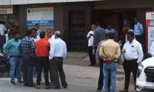 आशा एंड कंपनी के मालिक ने छत पर बने स्टोर रूम में लगाई फांसी, मौत आशा एंड कंपनी के मालिक ने छत पर बने स्टोर रूम में लगाई फांसी, मौत
