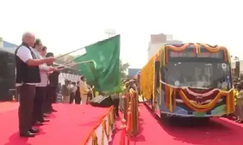 दिल्ली के परिवहन बेड़े में इजाफा, कैलाश गहलोत ने 101 बसों को दिखाई हरी झंडी