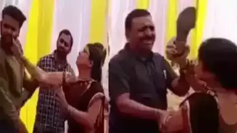नारी चौपाल के मंच पर महिला ने टीचर को चप्पल से मारा, Video Viral