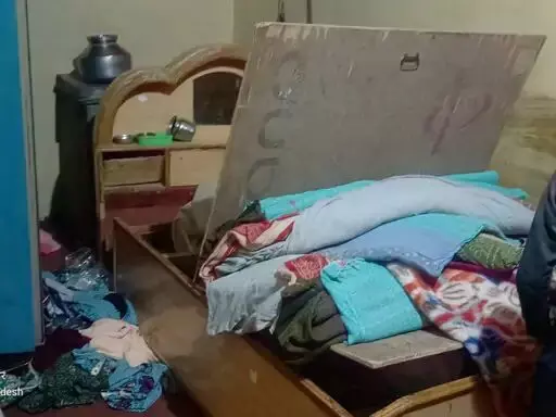 पहले बंधक बनाकर किया लूटपाट, फिर मां-बेटी की गला दबाकर मार डाला पहले बंधक बनाकर किया लूटपाट, फिर मां-बेटी की गला दबाकर मार डाला